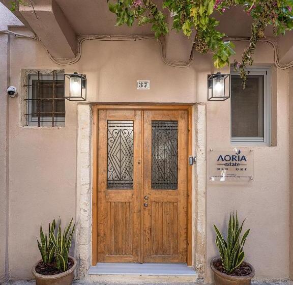 سوئیت جونیور اینتریور, Aoria Estate Old Port