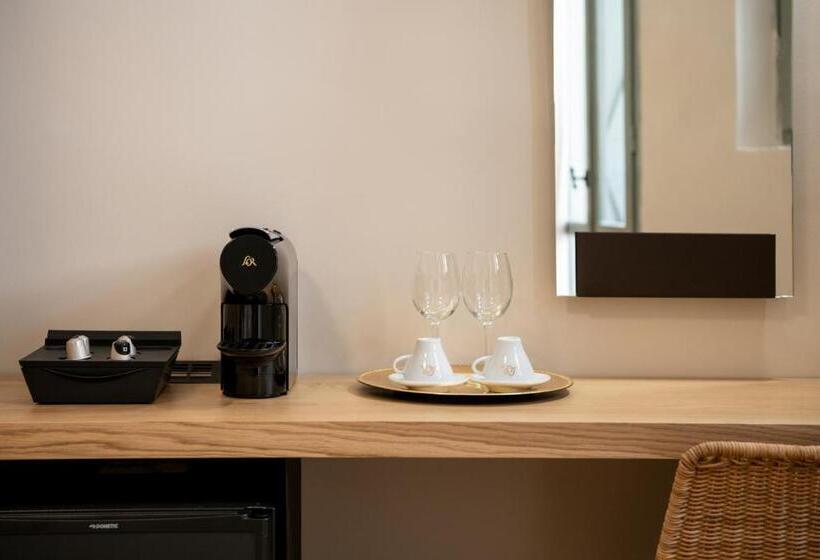 Полулюкс с Балконом, Aoria Estate Old Port