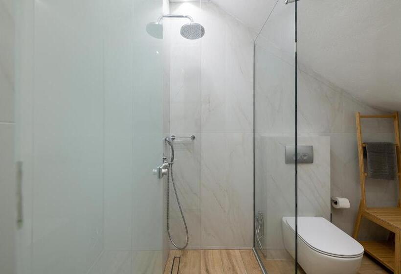 Полулюкс с Балконом, Aoria Estate Old Port