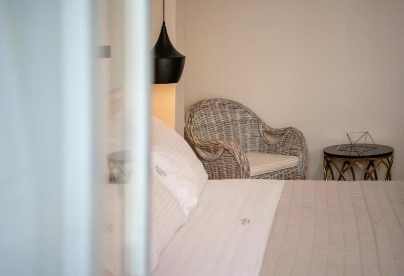 Полулюкс с Балконом, Aoria Estate Old Port