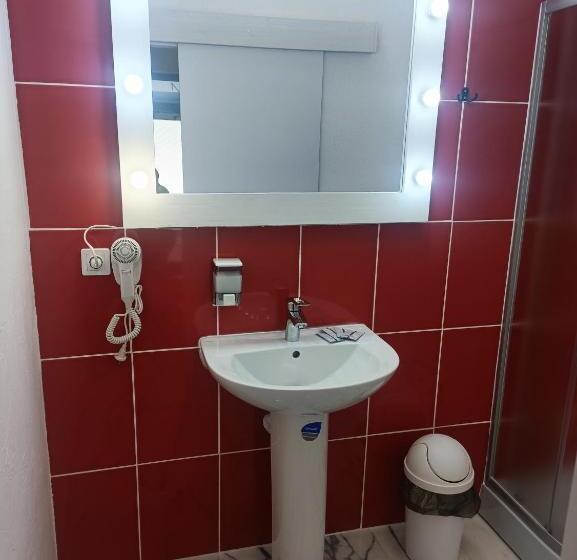 اتاق خانوادگی, Mirage