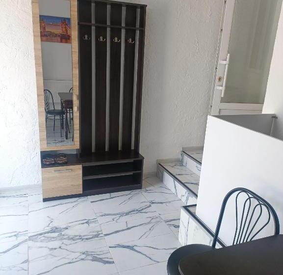 اتاق خانوادگی, Mirage