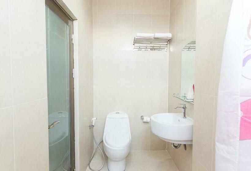 スタンダードルーム, Capital O 1867 Kara Guest House