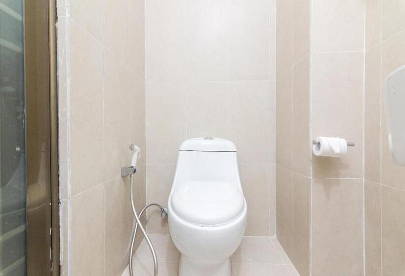 デラックスルーム, Capital O 1867 Kara Guest House