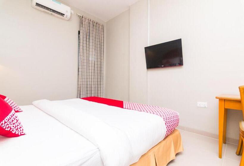 デラックスルーム, Capital O 1867 Kara Guest House