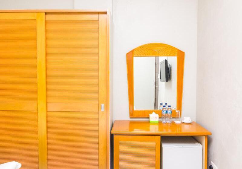 スタンダードルーム, Capital O 1867 Kara Guest House