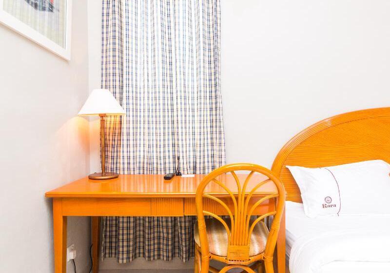 スタンダードルーム, Capital O 1867 Kara Guest House