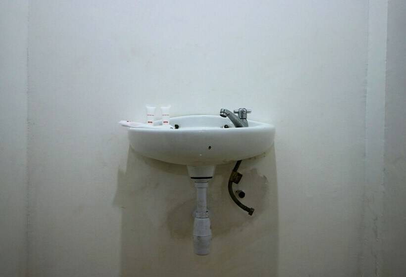 اتاق استاندارد, Oyo 1981 Unib Kostel