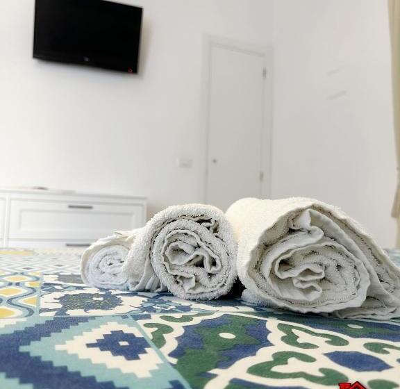 سوییت خانوادگی, Guest House La Maddalena