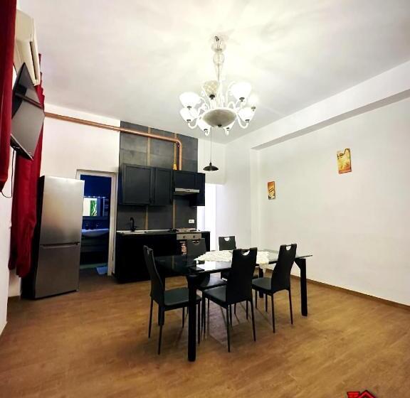 سوییت خانوادگی, Guest House La Maddalena