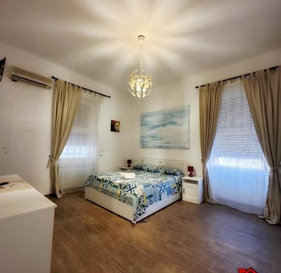 سوییت خانوادگی, Guest House La Maddalena