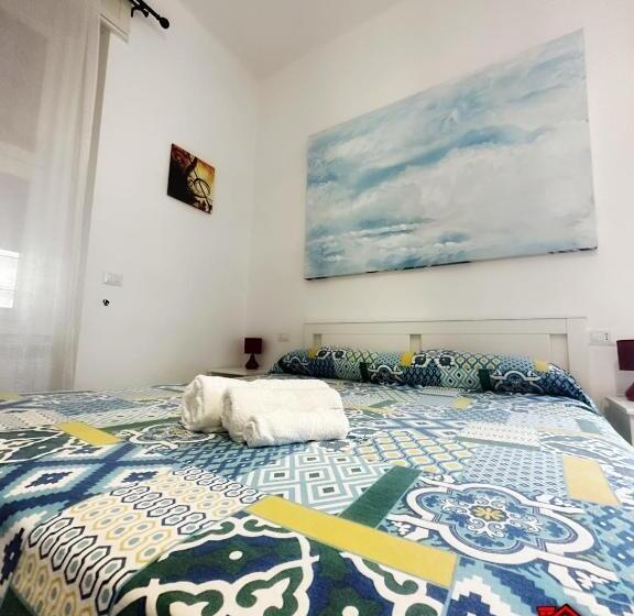 سوییت خانوادگی, Guest House La Maddalena