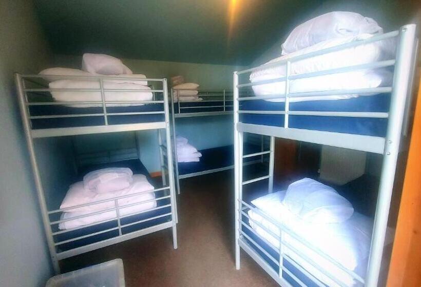 חדר משפחתי חדר אמבטיה משותף, Private Room At Torrent Walk Bunkhouse In Snowdonia