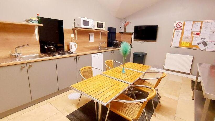 חדר משפחתי חדר אמבטיה משותף, Private Room At Torrent Walk Bunkhouse In Snowdonia