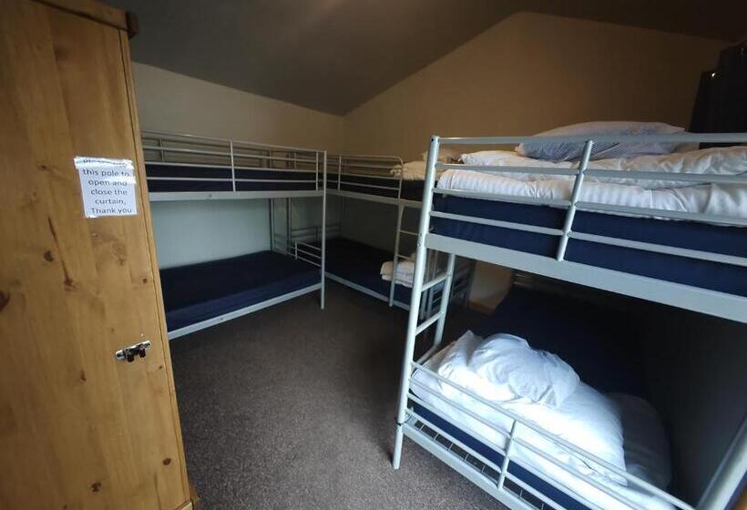 חדר משפחתי חדר אמבטיה משותף, Private Room At Torrent Walk Bunkhouse In Snowdonia