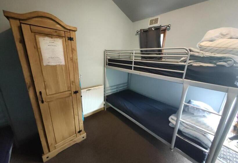 חדר משפחתי חדר אמבטיה משותף, Private Room At Torrent Walk Bunkhouse In Snowdonia