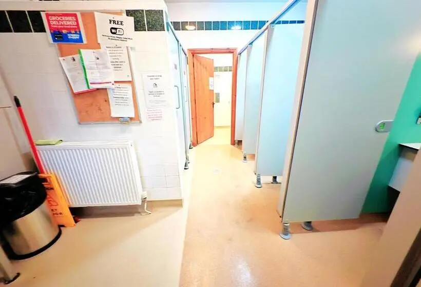 浴室共有ファミリールーム, Private Room At Torrent Walk Bunkhouse In Snowdonia
