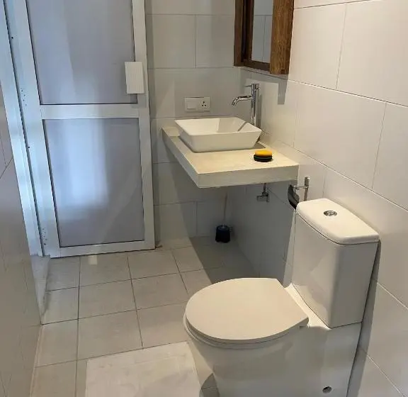 Standard Neljän Hengen Huone, Villa Fauna