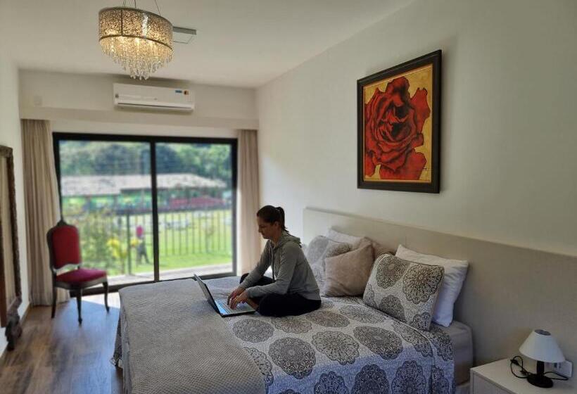 Президентский Люкс, Espaço Casa Na Rocha