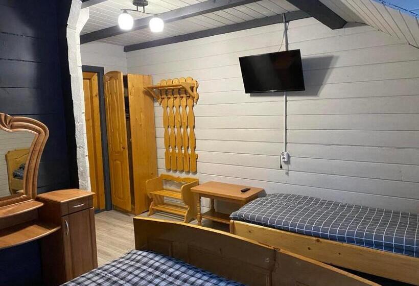 اتاق کلاسیک سه تخته, Family