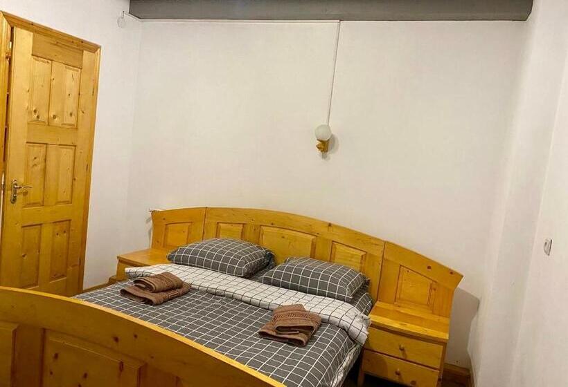 اتاق خانوادگی, Family