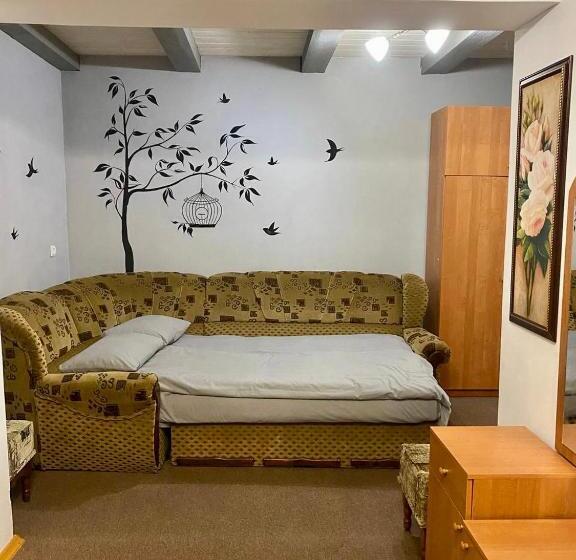 اتاق خانوادگی, Family