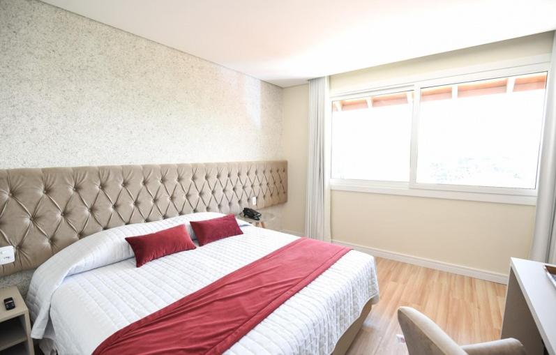 חדר דלוקס לשלושה, Alles Berg