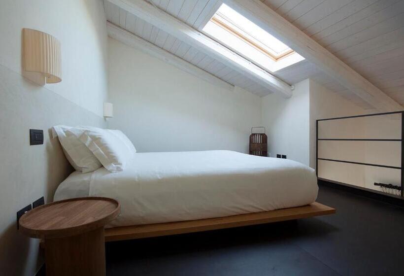 复式套房, Dai Gresy - In Langa