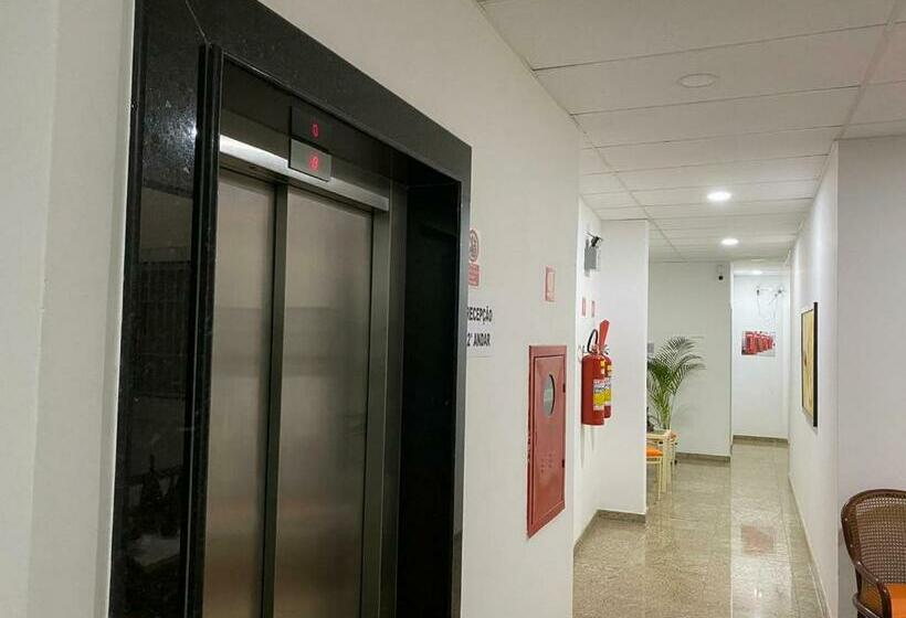 חדר סטנדרט לשלושה, Netto