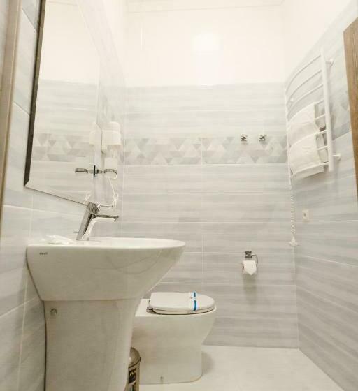 غرفة سوبيريور, Nicole