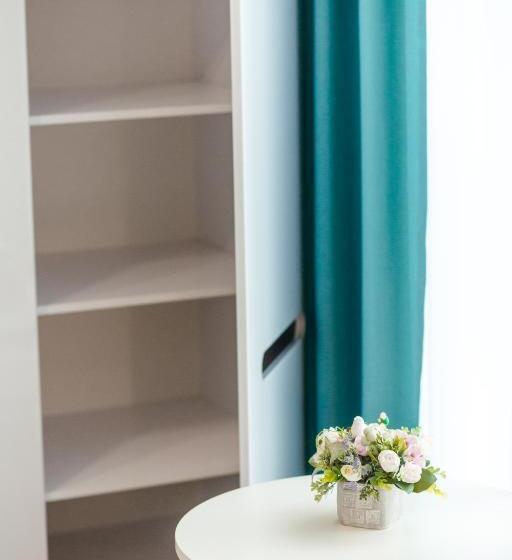 חדר סופריור, Nicole