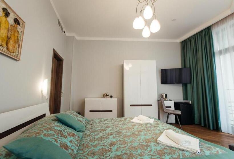 סוויטה, Nicole