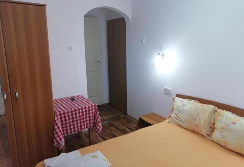 غرفة أساسية, Vila Elly