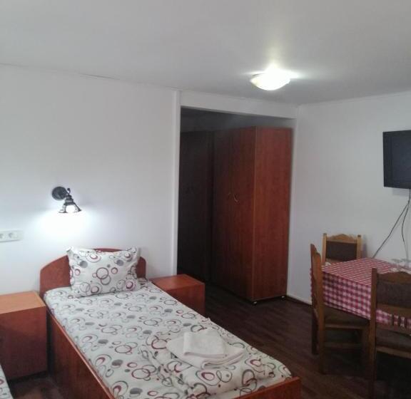 غرفة قياسية رباعية مزودة بشُرفة, Vila Elly