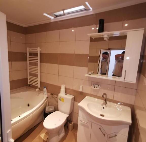 غرفة كومفورت ثلاثية, Vila Elly