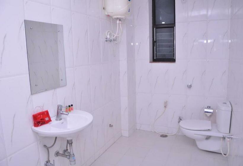 חדר דלוקס, Sakura House