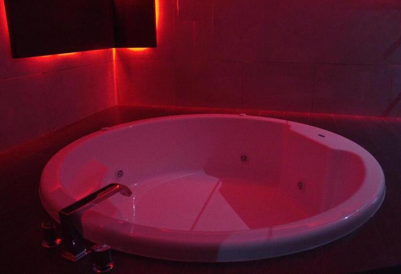 스위트 킹사이즈 침대, Motel Boutique Xpress