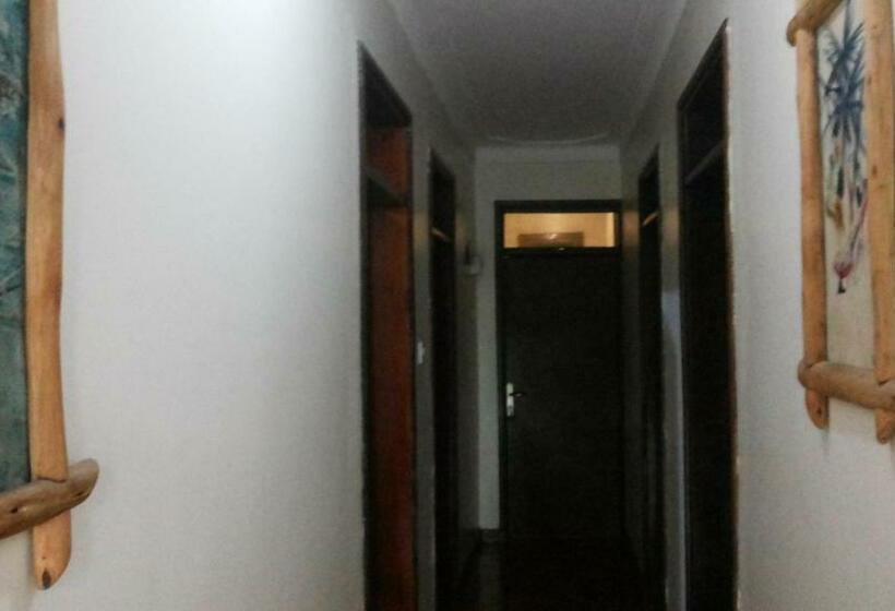 اتاق استاندارد با چشم‌انداز دریاچه, White Castle Hotel Arua