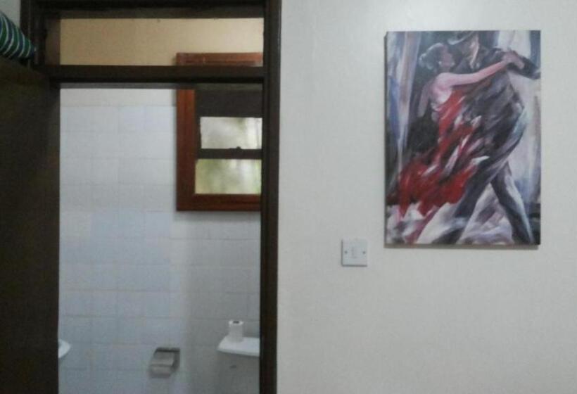 اتاق استاندارد با چشم‌انداز دریاچه, White Castle Hotel Arua