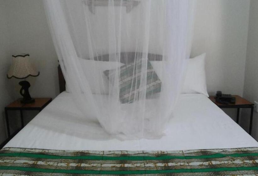 اتاق استاندارد با چشم‌انداز دریاچه, White Castle Hotel Arua