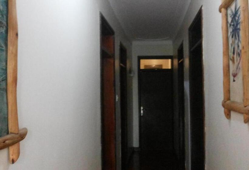 اتاق سوپریور, White Castle Hotel Arua