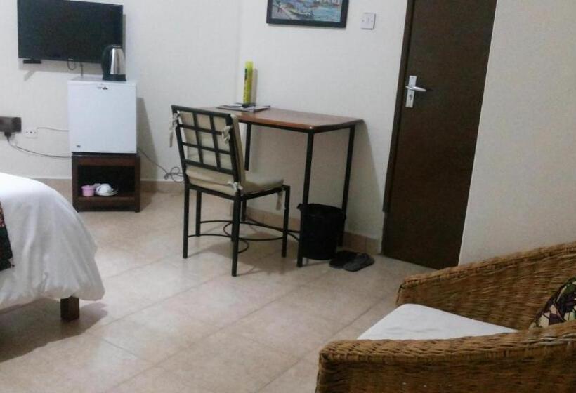 اتاق سوپریور, White Castle Hotel Arua