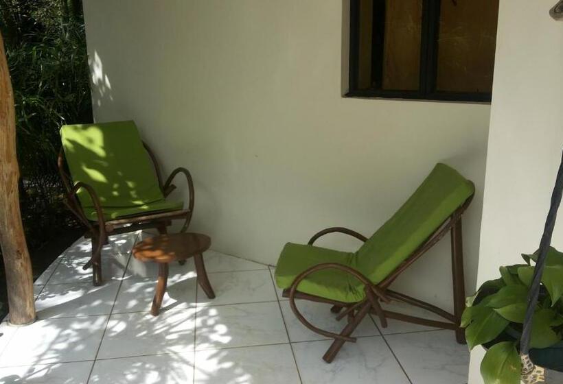 اتاق لوکس, White Castle Hotel Arua