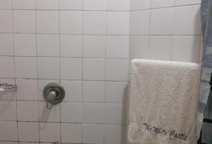 اتاق لوکس, White Castle Hotel Arua