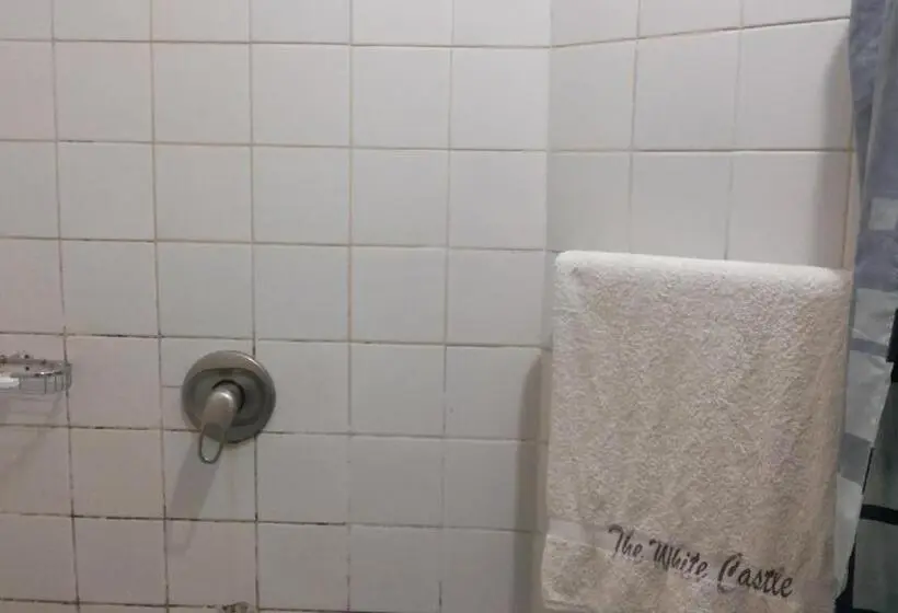 اتاق لوکس, White Castle Hotel Arua