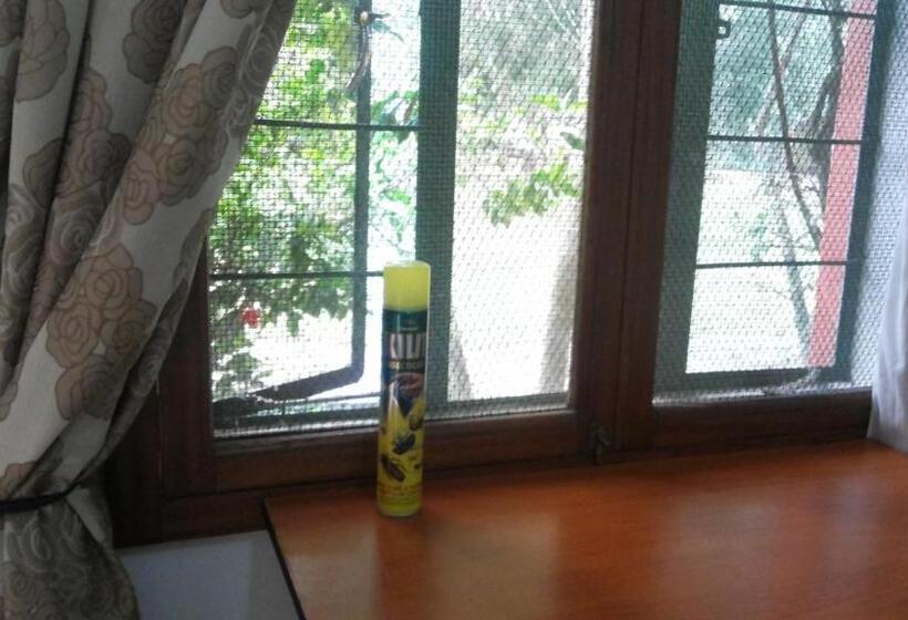 اتاق لوکس, White Castle Hotel Arua