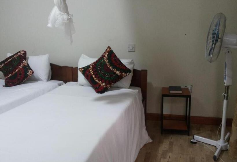 اتاق لوکس, White Castle Hotel Arua