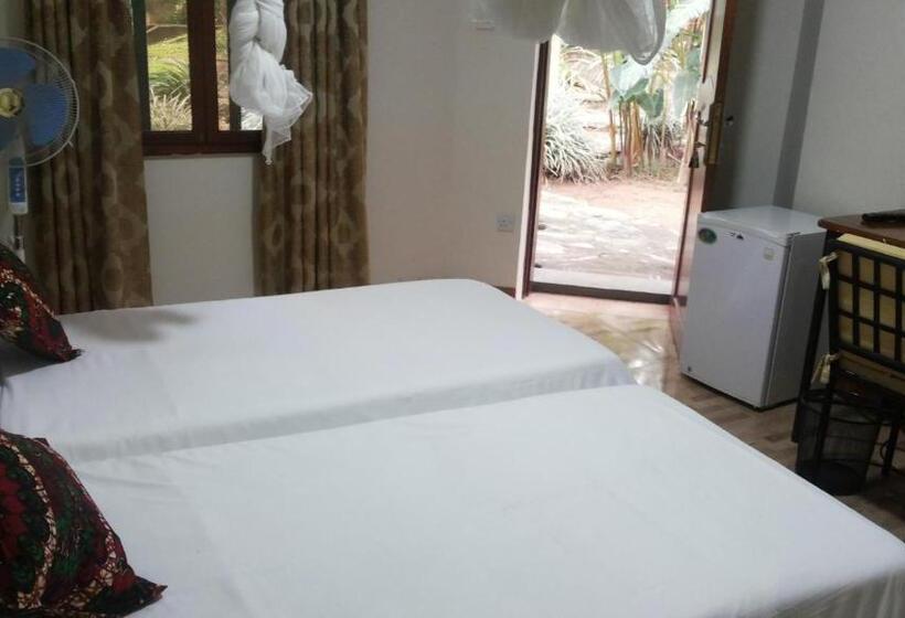 اتاق لوکس, White Castle Hotel Arua