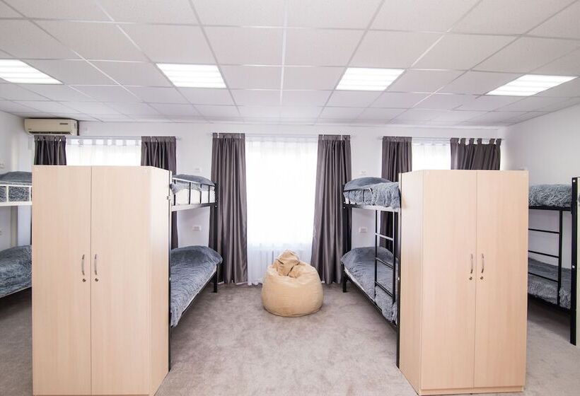 تختخواب در اتاق مشترک, Hostel U Fominyh