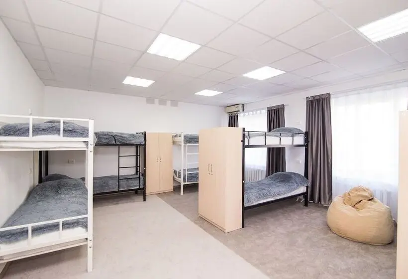 تختخواب در اتاق مشترک, Hostel U Fominyh
